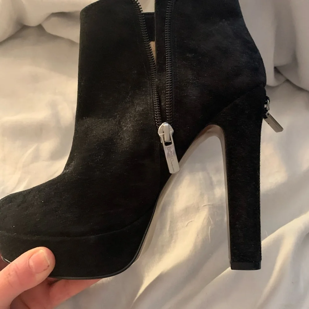 New BCBG black suede booties - Picture 2 of 4